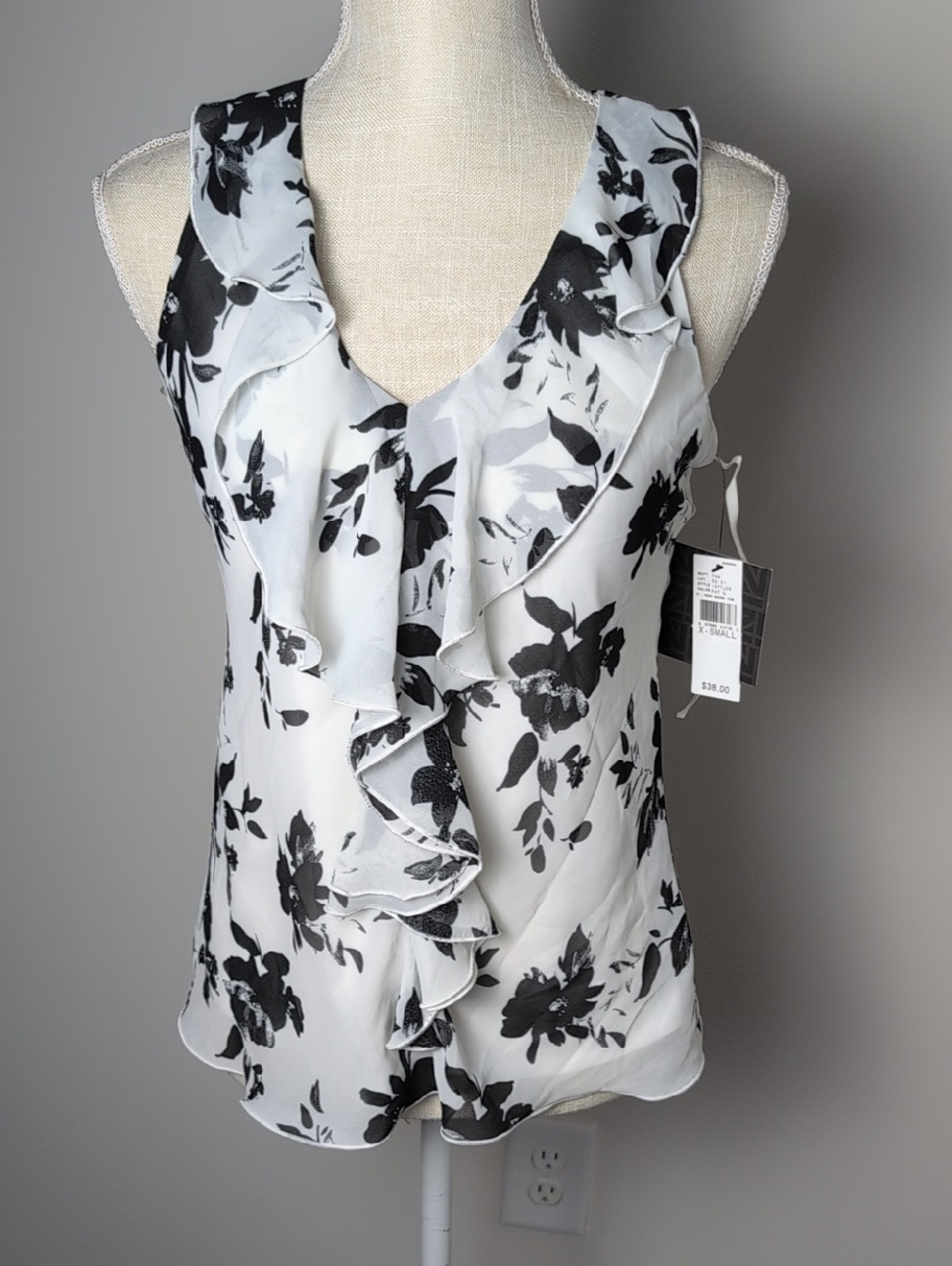 Iz Byer Black & White Floral Ruffle V-Neck Camisole